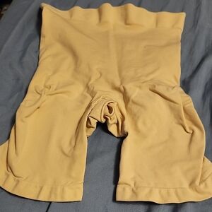 SKIMS Women's Shapewear Shorts in Warm Yellow